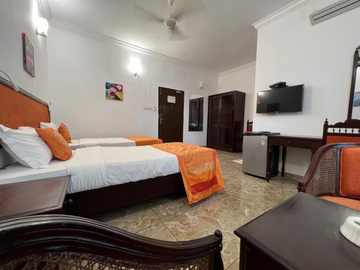 Ats Willingdon Hotel Kochi Bagian luar foto
