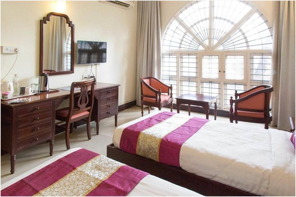 Ats Willingdon Hotel Kochi Bagian luar foto