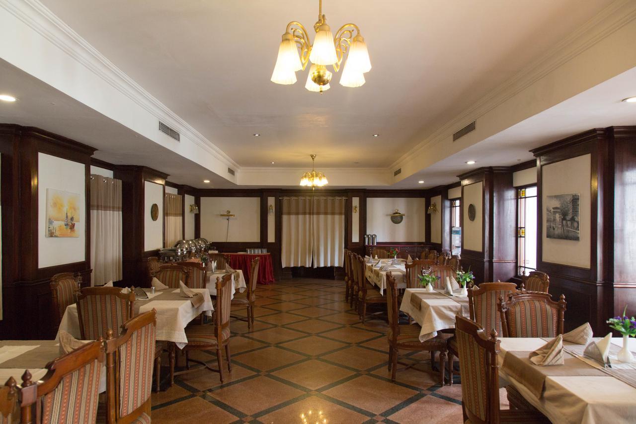 Ats Willingdon Hotel Kochi Bagian luar foto
