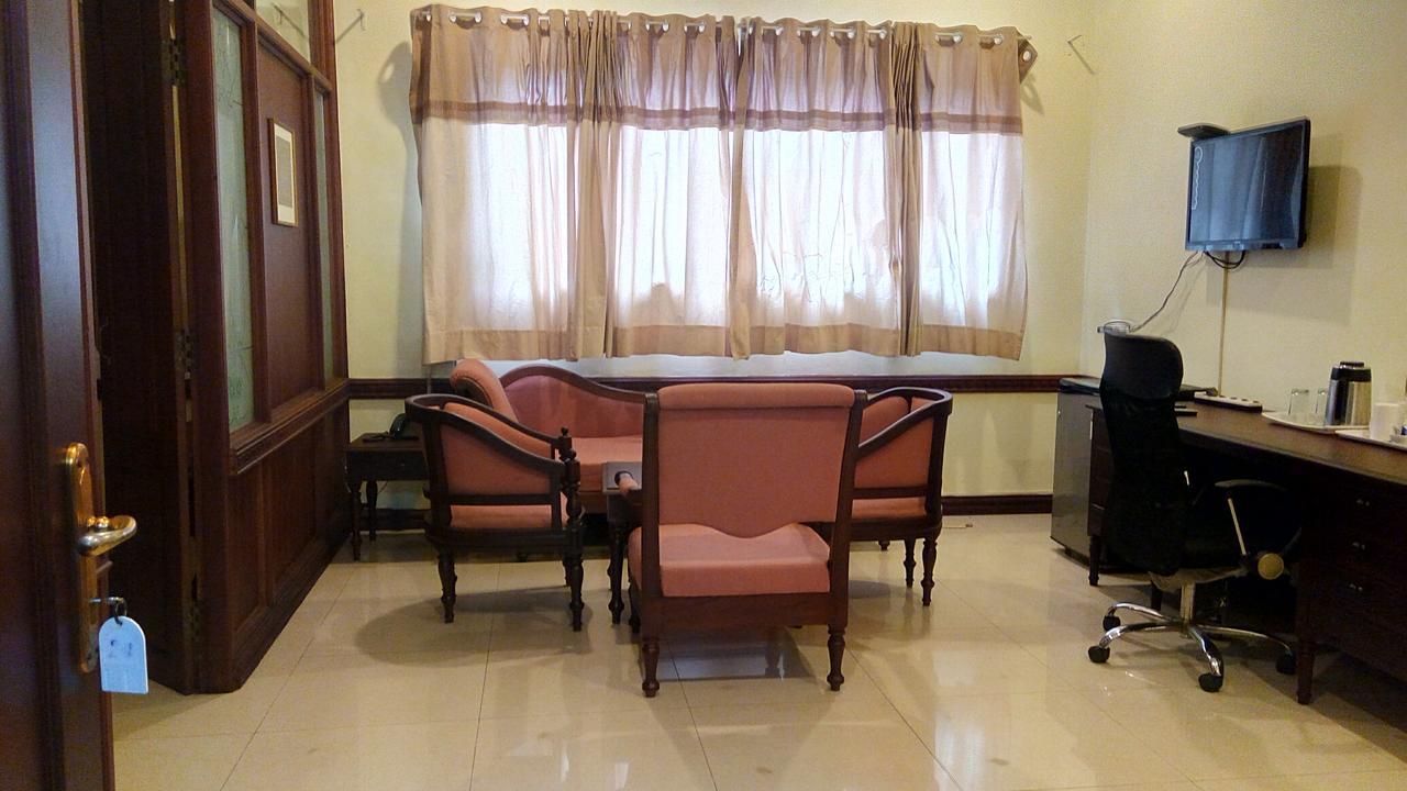 Ats Willingdon Hotel Kochi Bagian luar foto