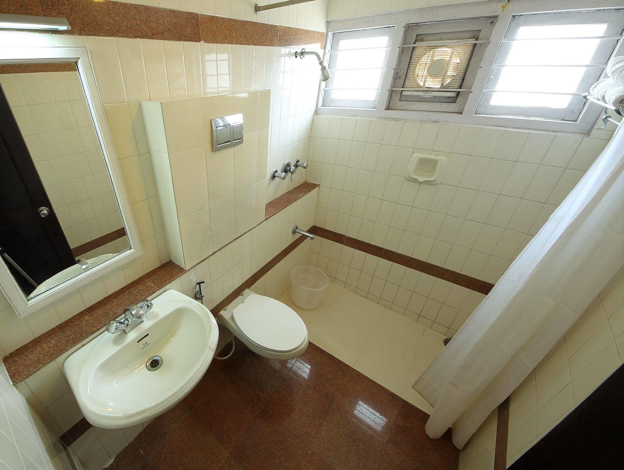 Ats Willingdon Hotel Kochi Bagian luar foto