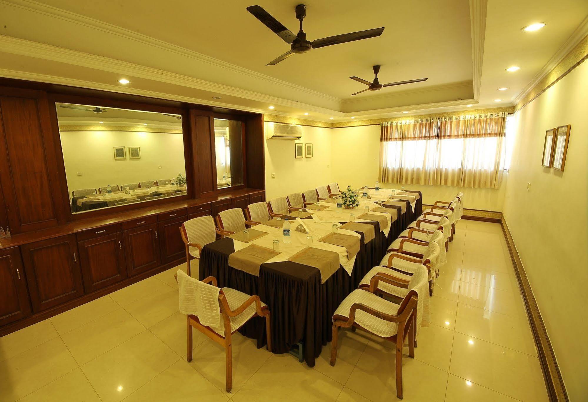 Ats Willingdon Hotel Kochi Bagian luar foto